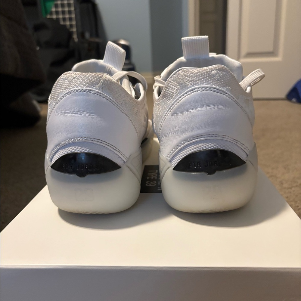 Air Jordan 39  Basketball Shoes with Translucent Soles - Picture 3 of 6